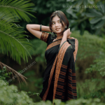 Aarong Cotton Saree: Pure Cotton Serenity in Black - 13.5 Hat - Image 2